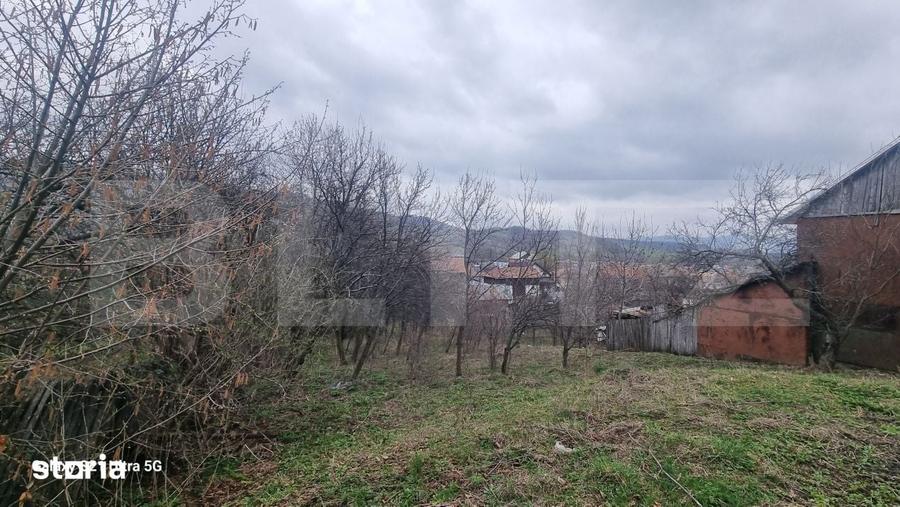 Teren de 1000 mp, în Izvoarele