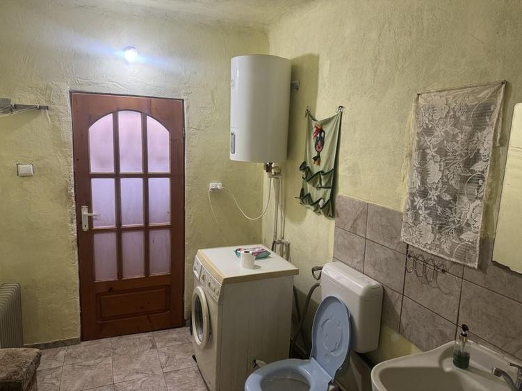 Casă cu 3 camere în Alparea