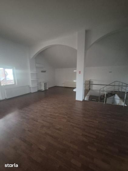 Casă cu 6 camere cu Teren 1000 Mp în Șcheia