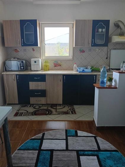 Vand apartament in orasul Marasesti, str. Garoafei, etajul 4 cu 3 camere. Apartamentul este bine intretinut si se vinde complet mobilat. - 2