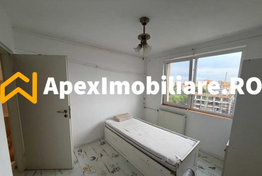 Apartament cu 3 camere semidecomandat în Berceni