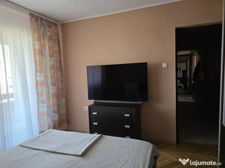 Apartament cu 3 camere decomandat în Rogerius