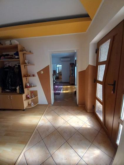 Casă cu 4 camere în Apa