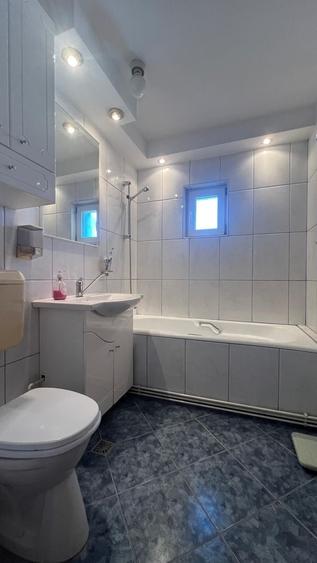 Apartament cu 3 camere decomandat, mobilat în Băneasa