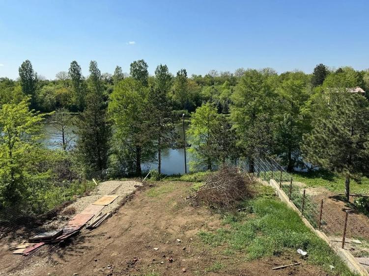 Casă cu 4 camere în Găneasa