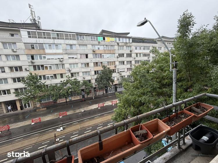 Apartament cu 3 camere semidecomandat în Gara de Nord