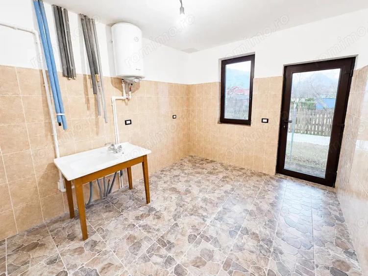 Casă cu 4 camere cu Teren 808 Mp în Tarcău
