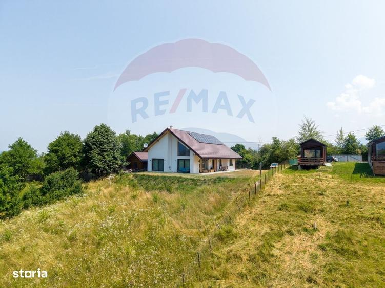 Casă cu 4 camere cu Teren 2481 Mp în Sohodol