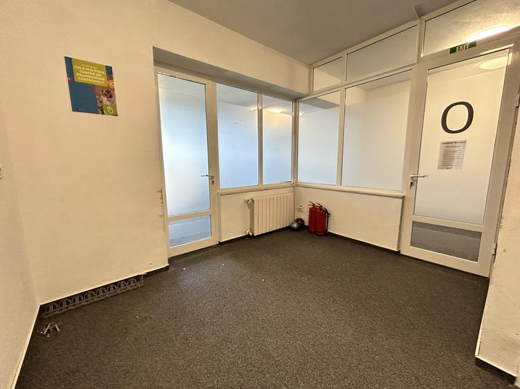 Apartament cu 4 camere decomandat în Polonă