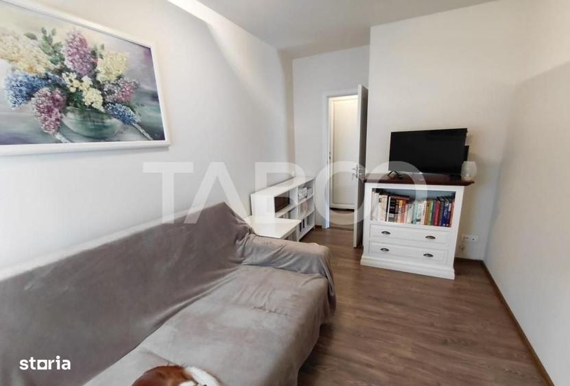 Apartament cu 3 camere decomandat în Borhanci