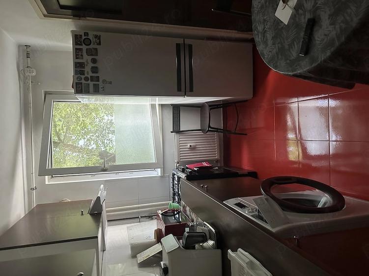 Apartament cu 3 camere semidecomandat în Ghencea