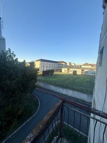 Garsonieră decomandată în Central