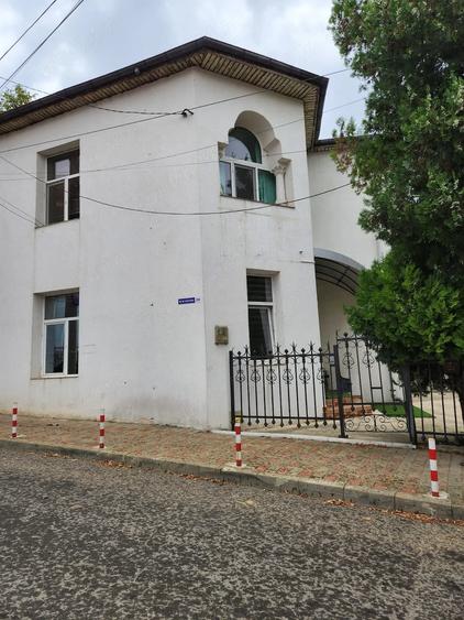 Casă cu 4 camere cu Teren 300 Mp în Ultracentral