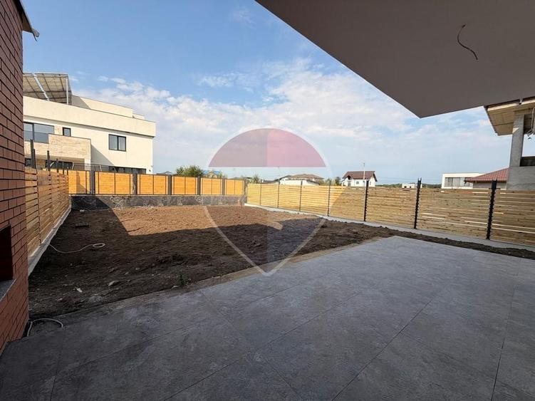 Casă individuală cu 4 camere cu Teren 352 Mp în Balotești