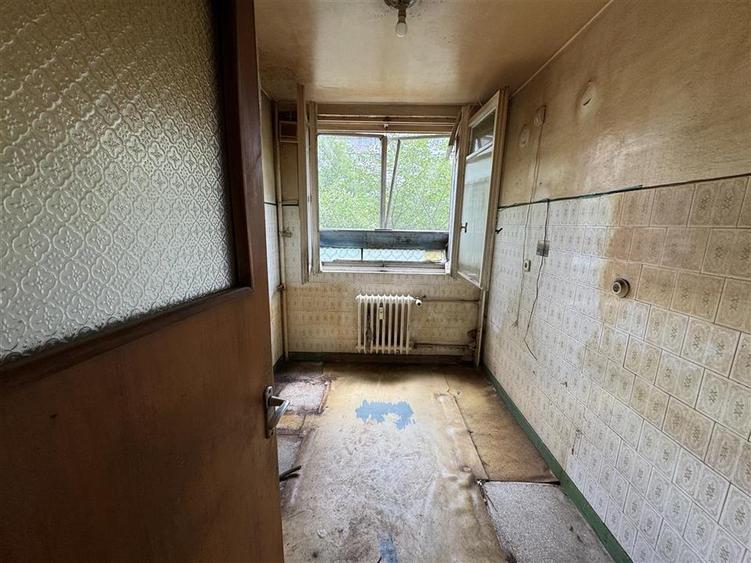 Apartament cu 3 camere semidecomandat în Uverturii
