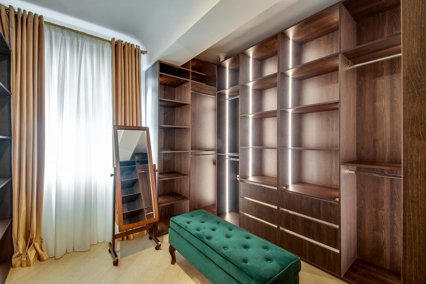 Apartament cu 3 camere semidecomandat, mobilat în Pipera