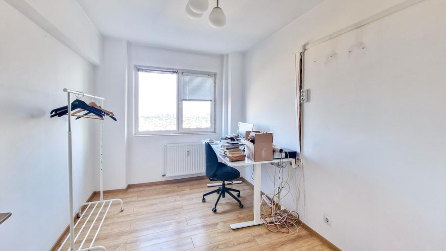 Apartament cu 3 camere decomandat în Alexandriei