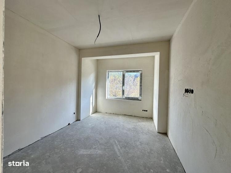 Casă cu 4 camere cu Teren 400 Mp în Luna