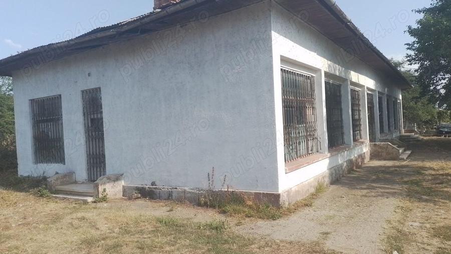 Spațiu comercial, de 350 mp, în Urecheni