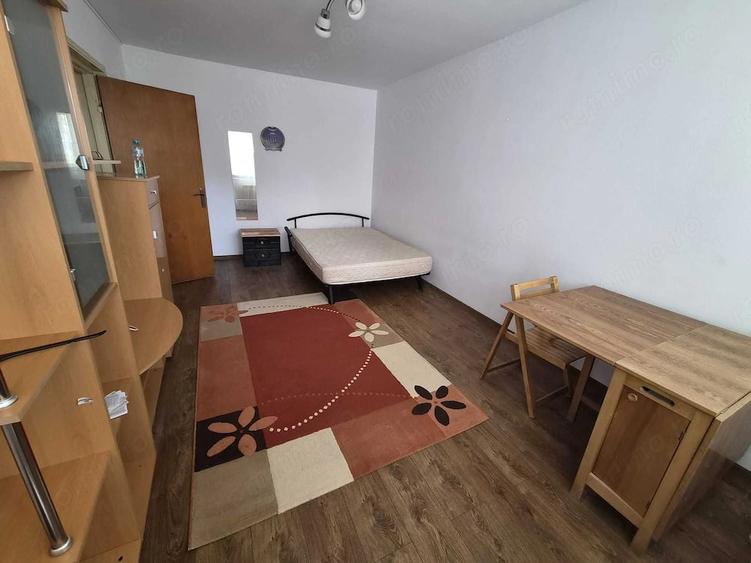 Garsonieră decomandată în Gorjului