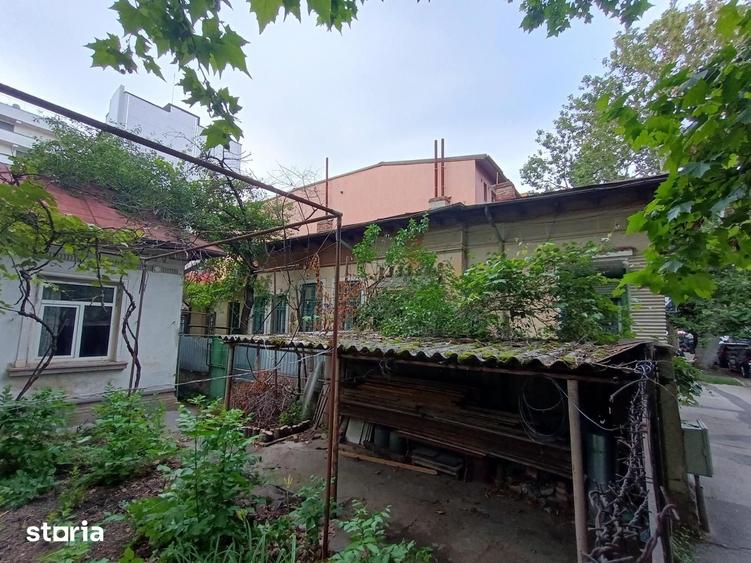 Casă cu 9 camere cu Teren 413 Mp în Parcul Carol