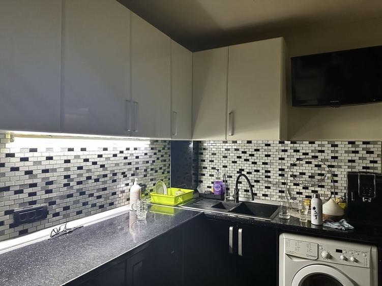 Apartament cu 3 camere decomandat în Exterior Vest