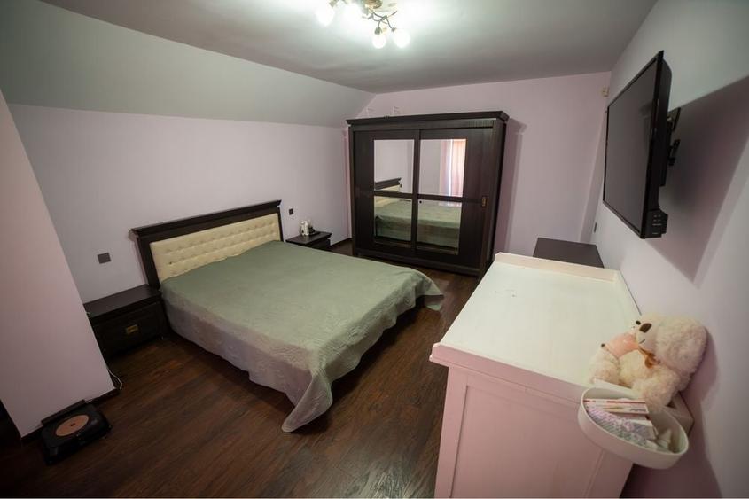 Casă cu 4 camere în Corunca