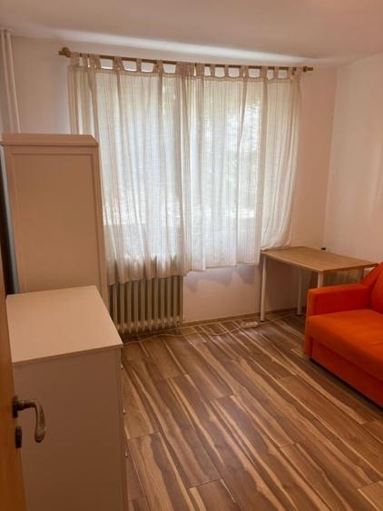 Apartament cu 3 camere decomandat în Titan
