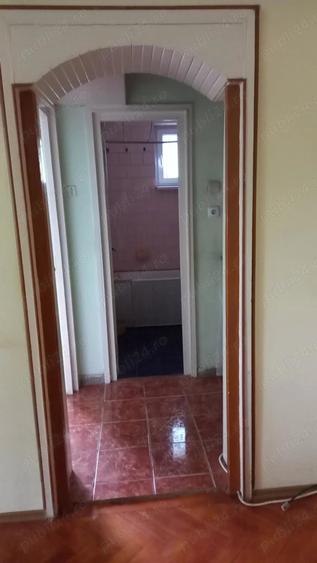 Apartament cu 3 camere semidecomandat în Micro 1