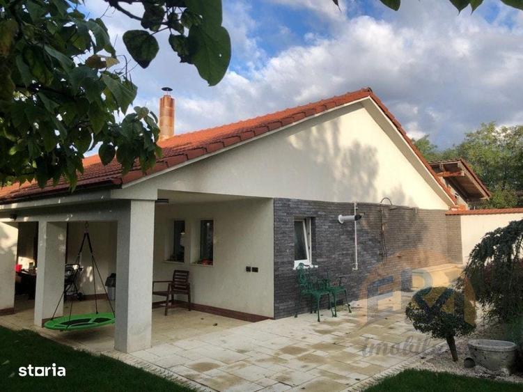 Casă cu 4 camere în Santăul Mic
