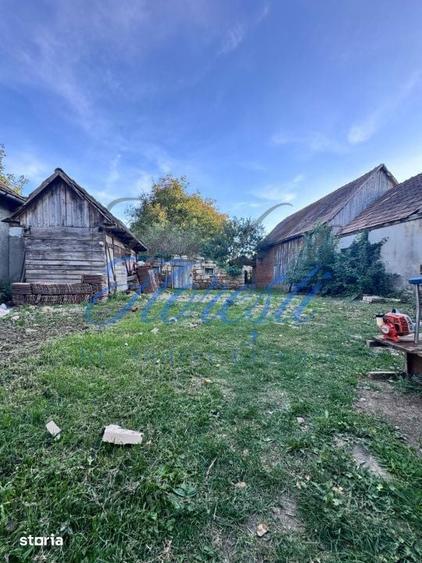 Teren de 5800 mp, în Mica