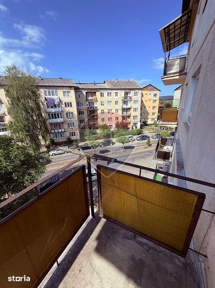 Apartament cu 3 camere de vanzare - 2