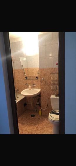 Apartament cu 3 camere semidecomandat în Grivița