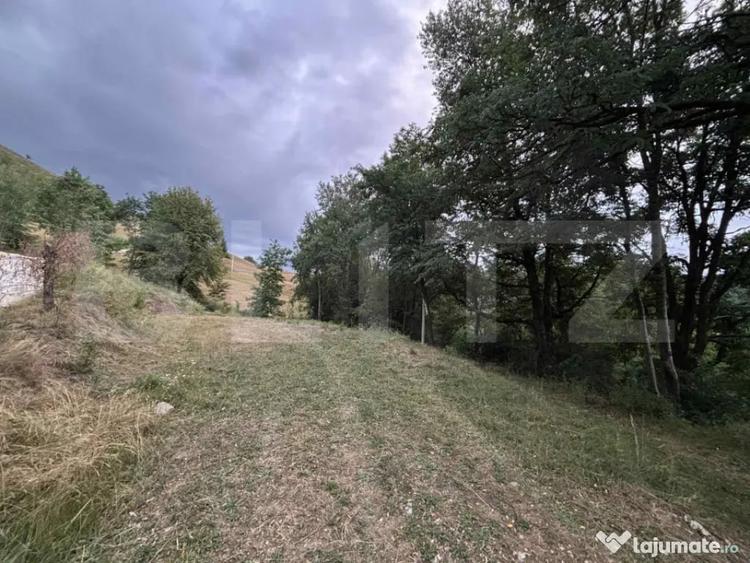 Teren de 1585 mp, în Central