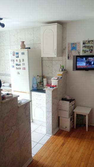 Apartament cu 2 camere decomandat în Precista