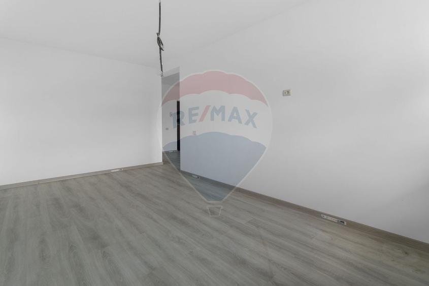 Apartament cu 2 camere semidecomandat în Sânpetru