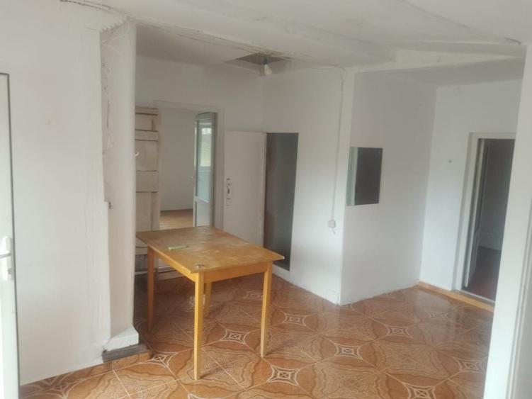 Casă cu 4 camere în Susani
