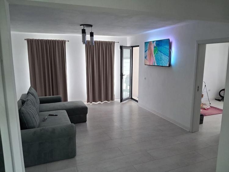 Casă cu 3 camere în Piscani