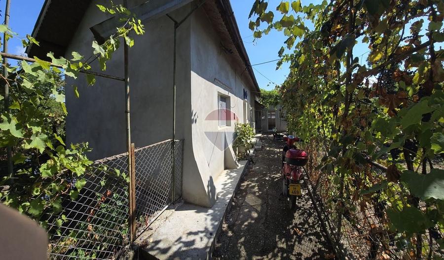 Casă individuală cu 3 camere cu Teren 900 Mp în Brâncoveanu