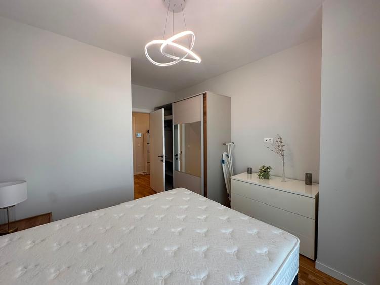 Apartament cu 2 camere semidecomandat în Băneasa
