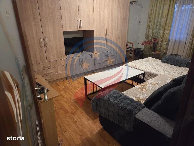 Apartament cu 3 camere decomandat în Rovine