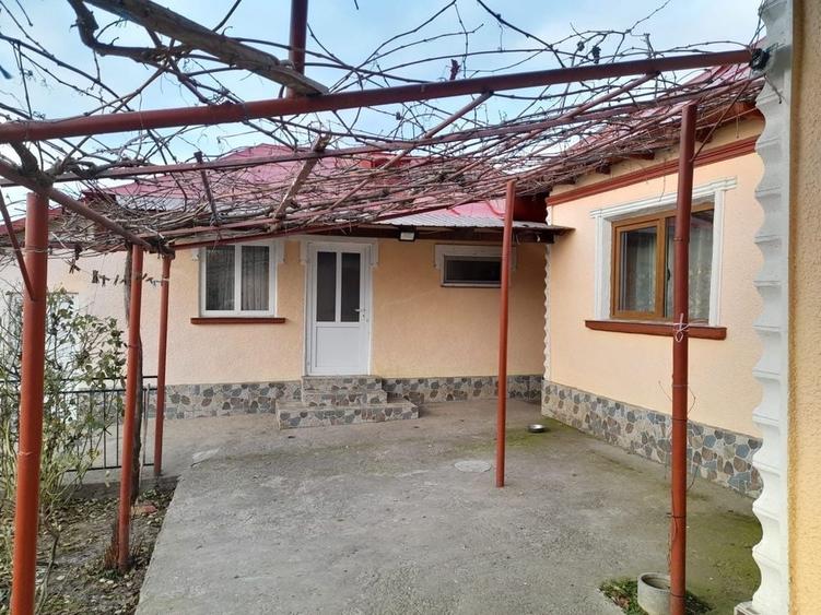Casă cu 4 camere în Războieni
