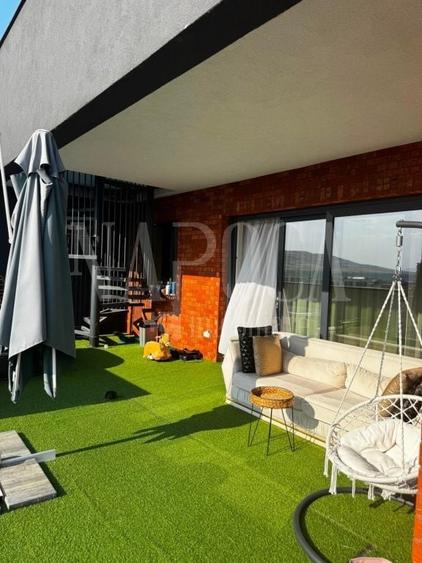 Penthouse cu 5 camere semidecomandat, mobilat în Florești