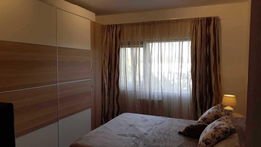 Apartament cu 3 camere decomandat în Păcii
