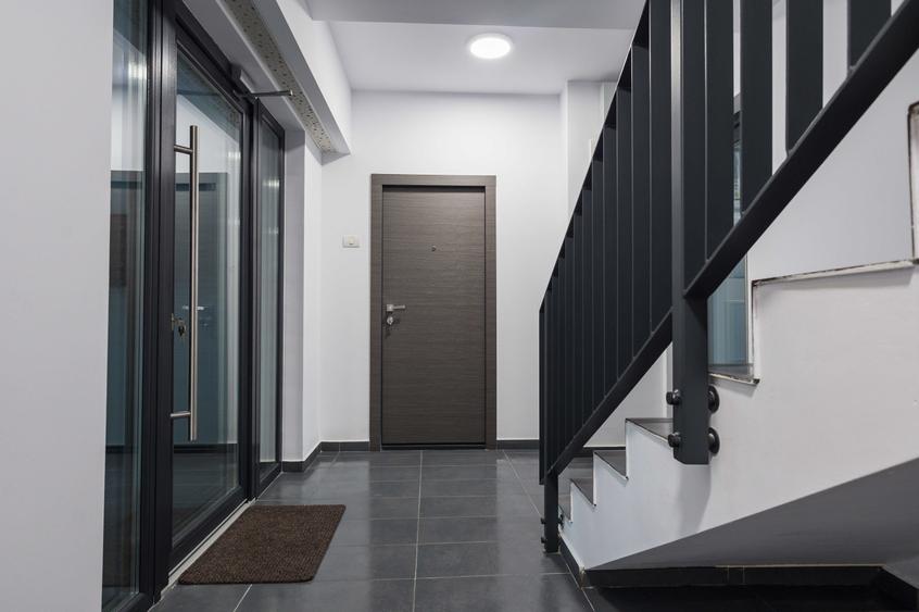 Apartament cu 3 camere decomandat în Exterior Vest