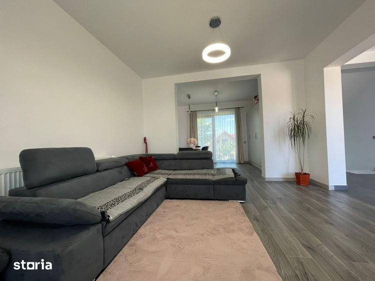 Casa individuala de vanzare cu 4 camere, amplasata pe un teren de 412 - 12