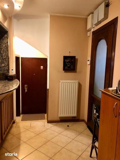 Casă cu 5 camere cu Teren 320 Mp în Vatra Luminoasă