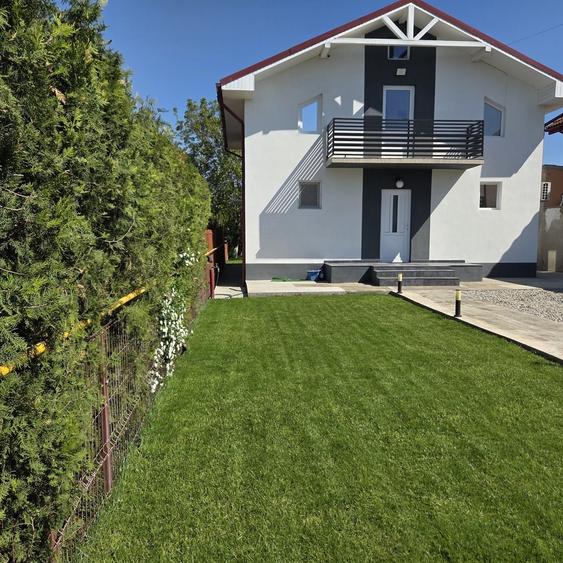 Casă cu 3 camere în Cârcea
