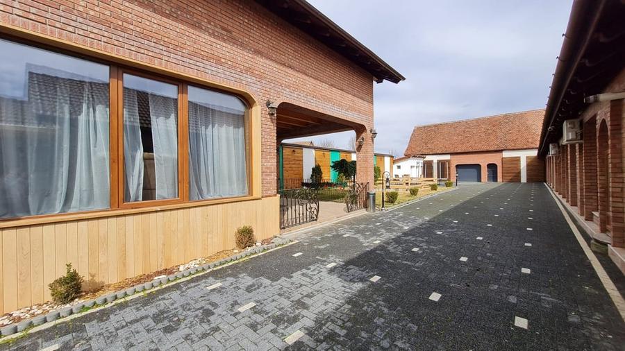 Casă cu 7 camere cu Teren 2550 Mp în Miercurea Sibiului