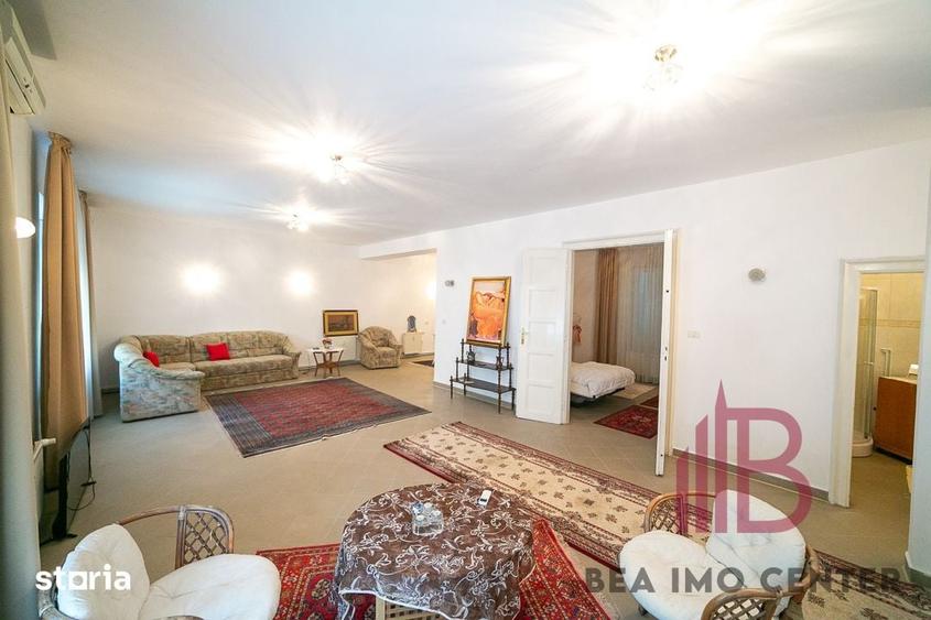 Casă cu 7 camere cu Teren 381 Mp în Intim